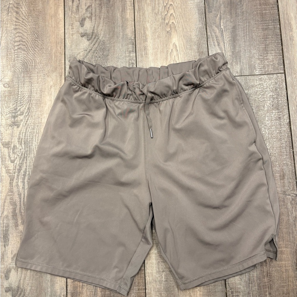 Joe Fresh Men's Athletic Shorts in Taupe - Picture 2 of 4